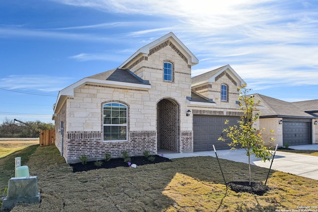 view of front facade with a garage and a front yard