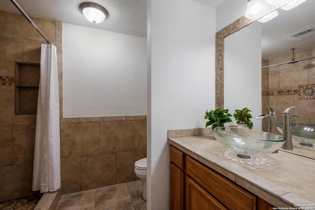 4212 Medical Dr Unit 902, San Antonio, TX 78229 - bedroom with a ceiling fan