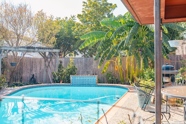 view of swimming pool