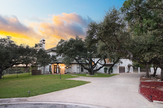 view of front facade featuring a yard and a garage