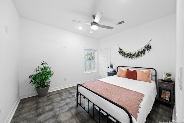 bedroom with ceiling fan