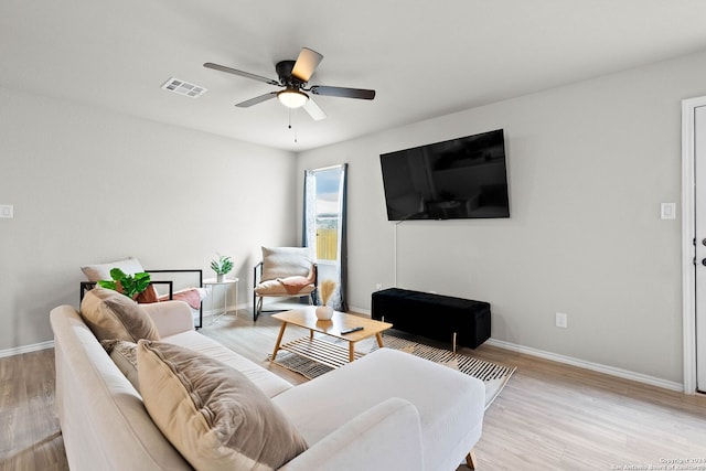 living room featuring light hardwood / wood-style floors and ceiling fan