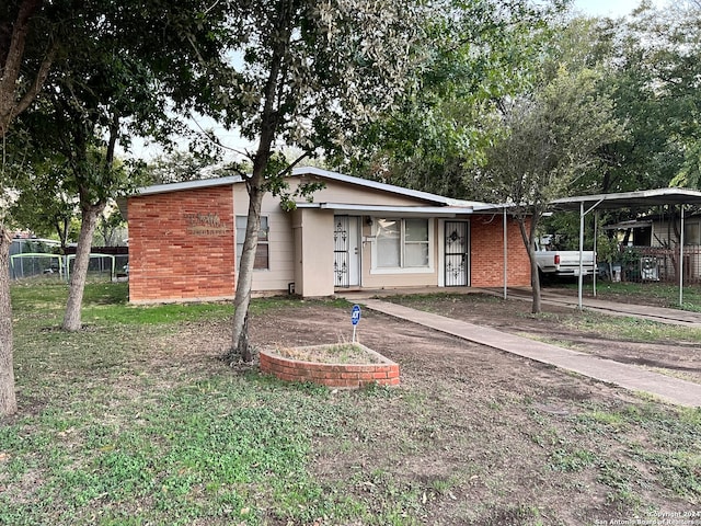 view of front facade with a carport