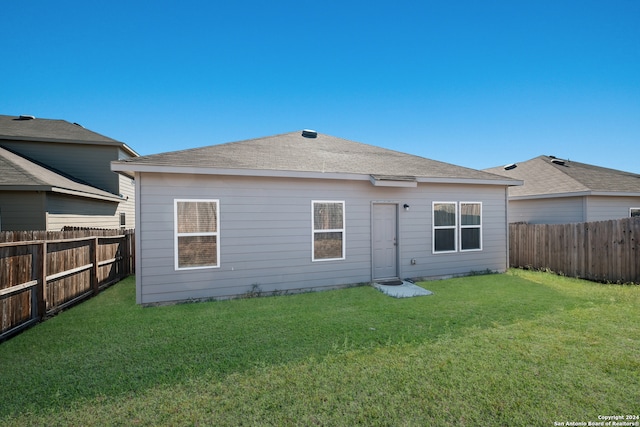 back of house featuring a yard