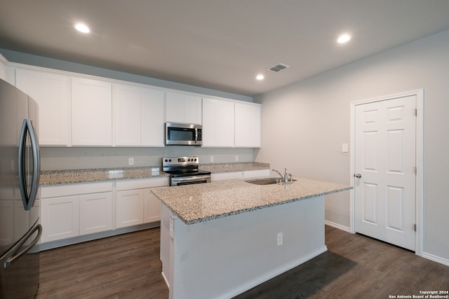 kitchen with sink, dark wood-type flooring, stainless steel appliances, a center island with sink, and white cabinets