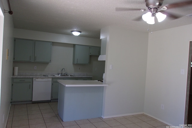 kitchen with kitchen peninsula, a textured ceiling, ceiling fan, sink, and dishwasher