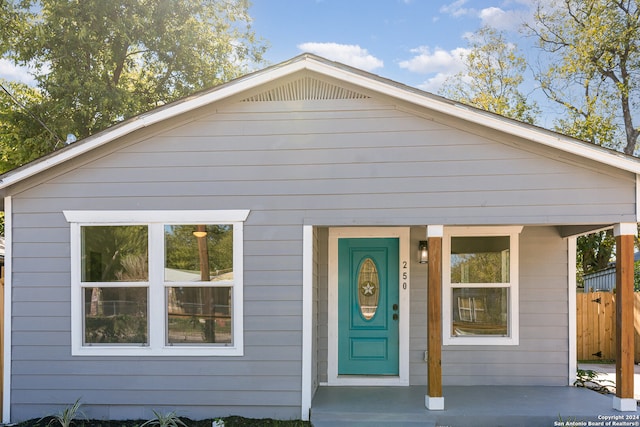 view of front of property featuring a porch