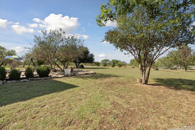 view of yard with a rural view