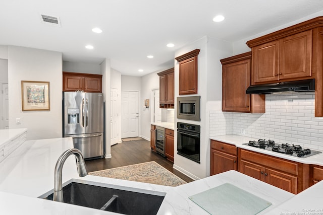 kitchen with sink, stainless steel appliances, wine cooler, dark hardwood / wood-style flooring, and backsplash