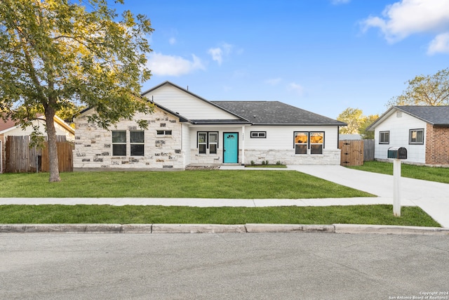 view of front of property with a front lawn