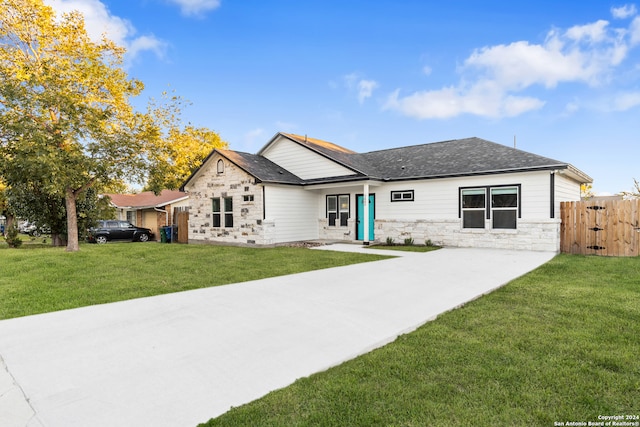 view of front of house with a front yard