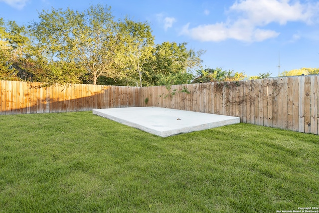 view of yard with a patio area