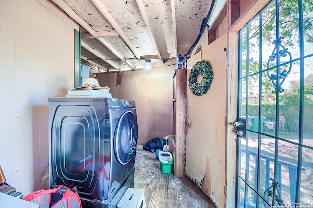 laundry room featuring washer and clothes dryer