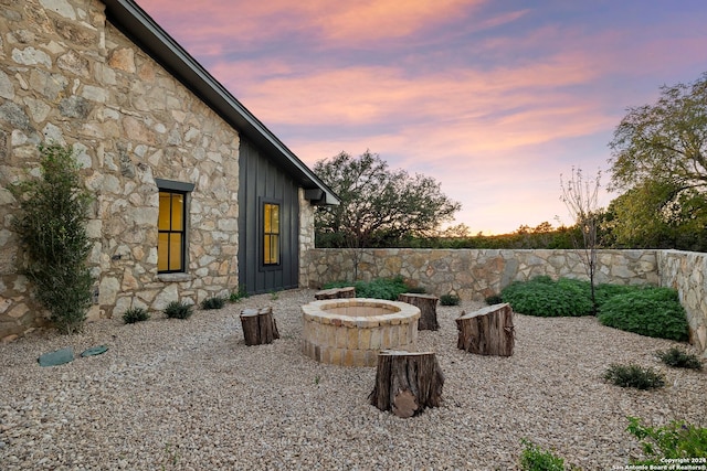 yard at dusk with an outdoor fire pit