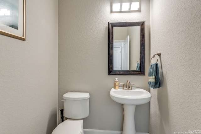 bathroom featuring toilet and sink