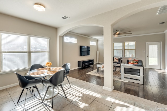 dining room with ceiling fan, crown molding, and light hardwood / wood-style floors