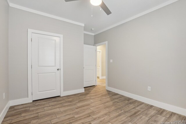 unfurnished bedroom featuring light hardwood / wood-style floors, ceiling fan, and crown molding