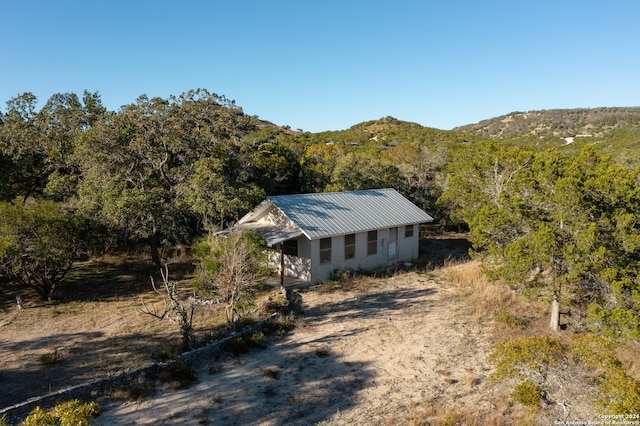 birds eye view of property featuring a mountain view