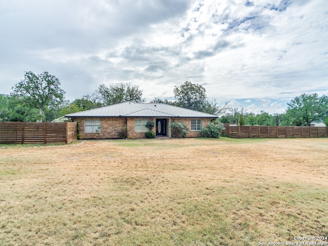 exterior space featuring a yard