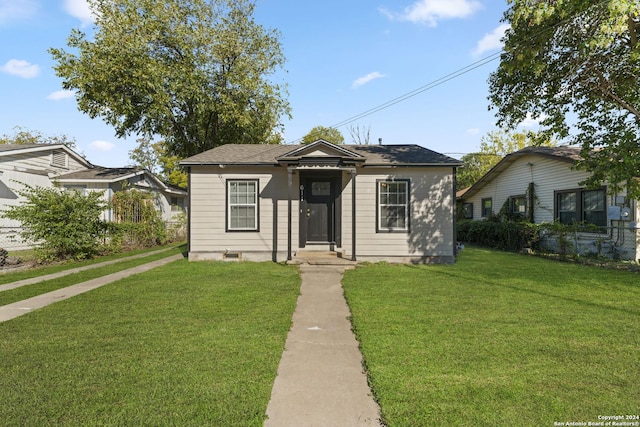 611 Kirk Pl, San Antonio, TX 78225 - bungalow-style home featuring a front yard