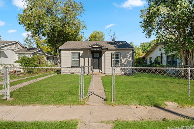 bungalow-style house featuring a front lawn