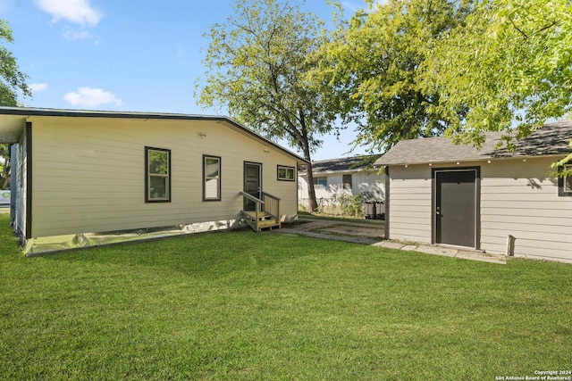 611 Kirk Pl, San Antonio, TX 78225 - back of property featuring entry steps, a lawn, and an outdoor structure