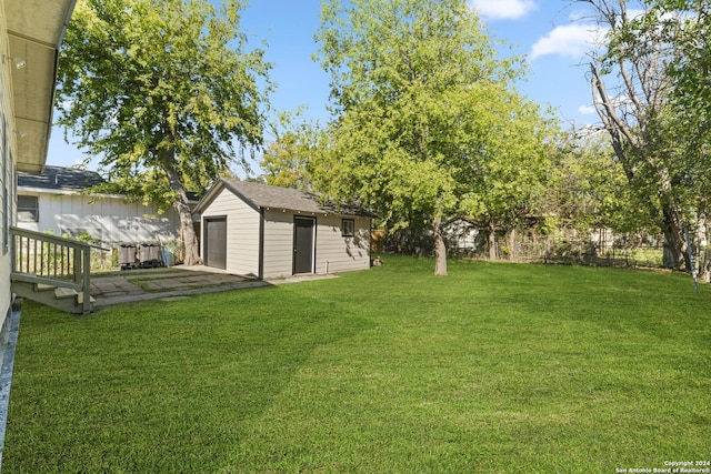 611 Kirk Pl, San Antonio, TX 78225 - view of yard featuring an outbuilding and a detached garage