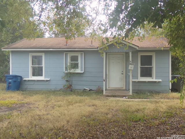 view of front of property