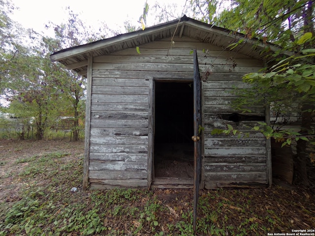 view of outbuilding
