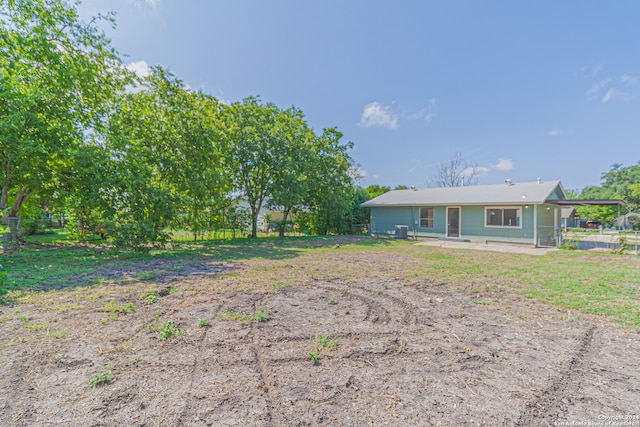 view of yard with a patio