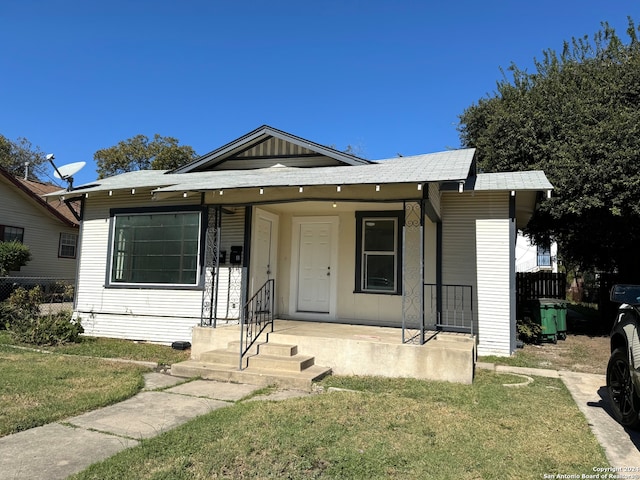 bungalow featuring a front lawn and covered porch