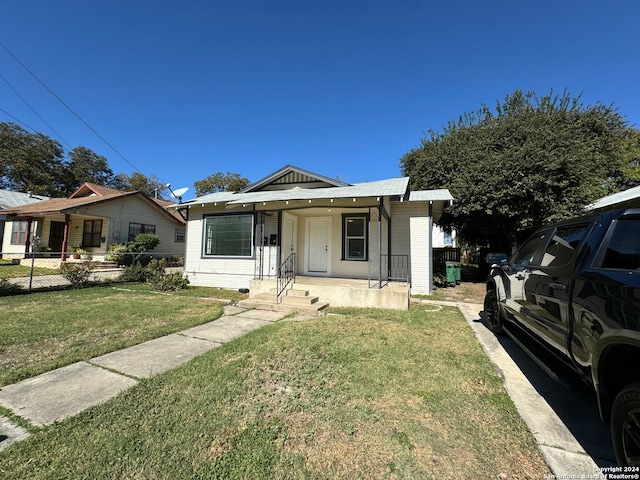 bungalow with a front lawn and covered porch