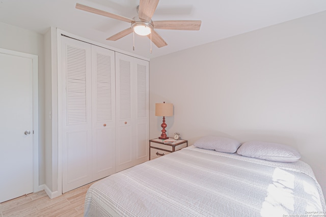 bedroom featuring ceiling fan, light wood-type flooring, and a closet