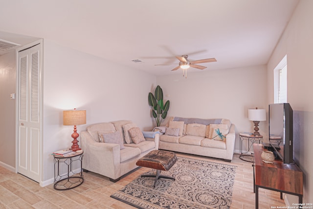 living room featuring light hardwood / wood-style floors and ceiling fan