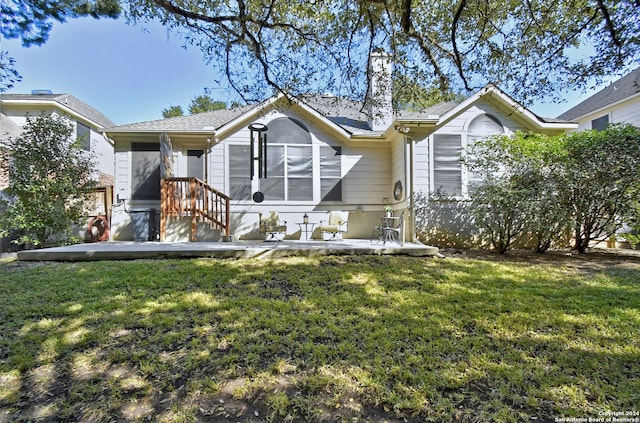 view of front of house with a front yard