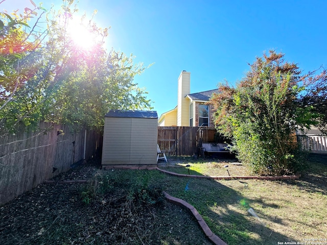 view of yard with a shed