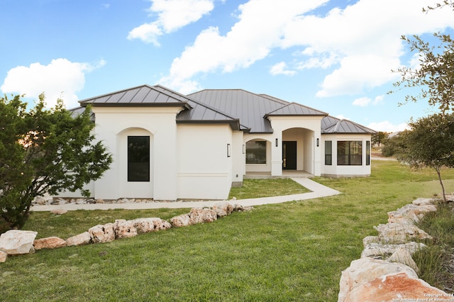 view of front of home featuring a front lawn