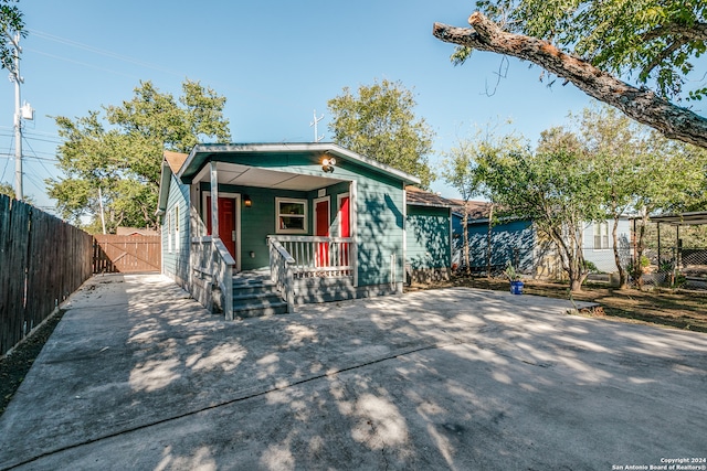 view of front of property featuring a porch