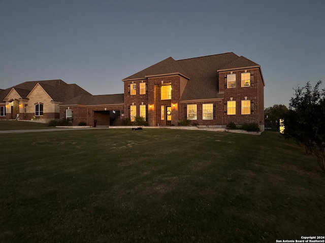 view of front of house featuring a lawn