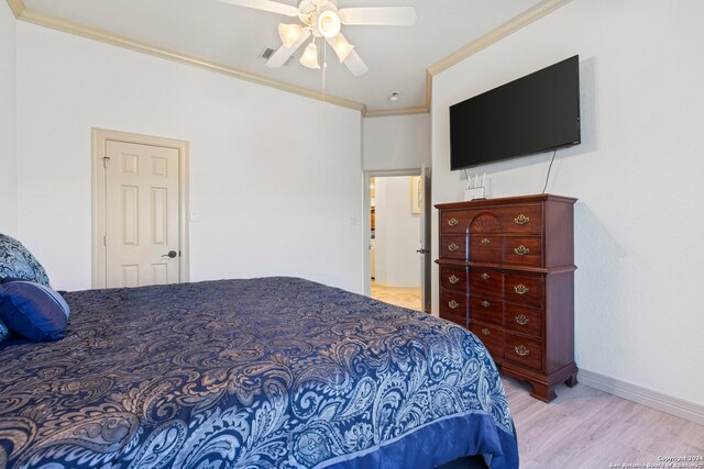 bedroom featuring ceiling fan, light hardwood / wood-style floors, and crown molding