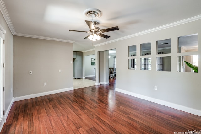 spare room with ceiling fan, light wood-type flooring, and ornamental molding