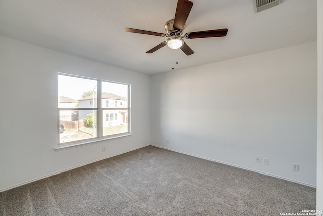 carpeted empty room featuring ceiling fan