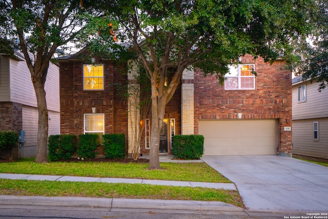 view of front facade featuring a garage and a front yard