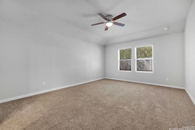 unfurnished room with carpet and ceiling fan