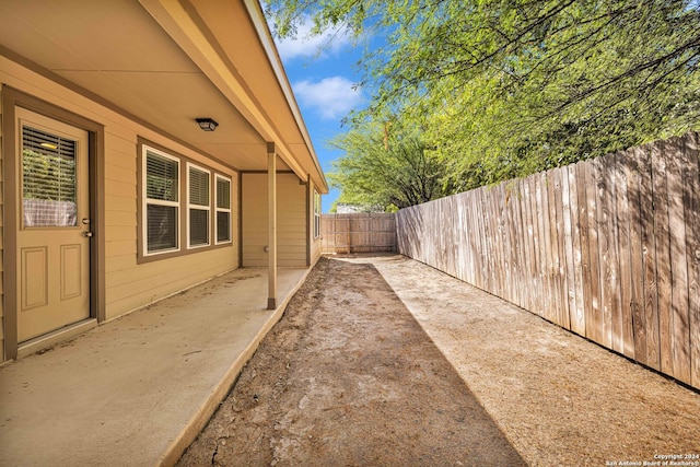 view of yard with a patio area