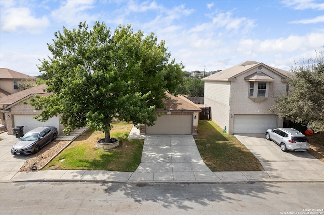 view of front of house featuring a front lawn