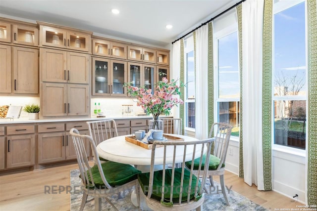 dining room with recessed lighting, light wood-style flooring, and baseboards