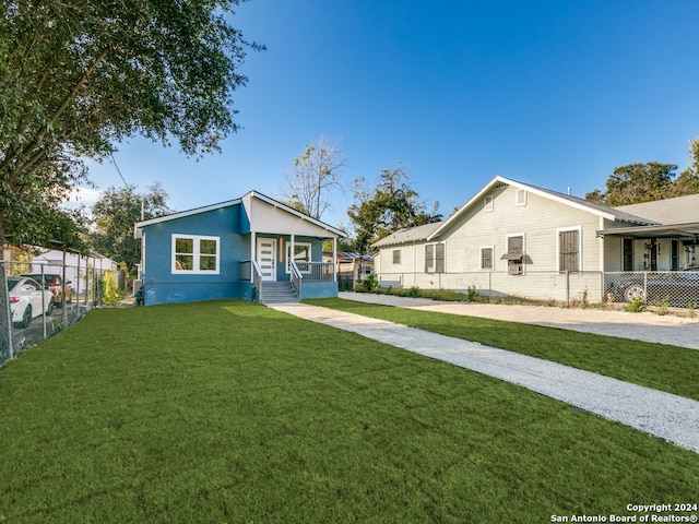 view of front facade featuring a front lawn and a porch