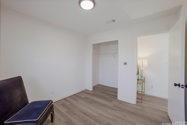 living area with light hardwood / wood-style flooring