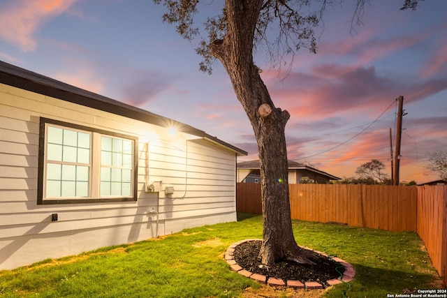 view of yard at dusk